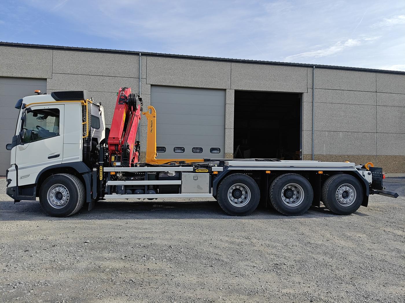 Camion grue Palfinger — Ateliers G. Desmet, Quevaucamps