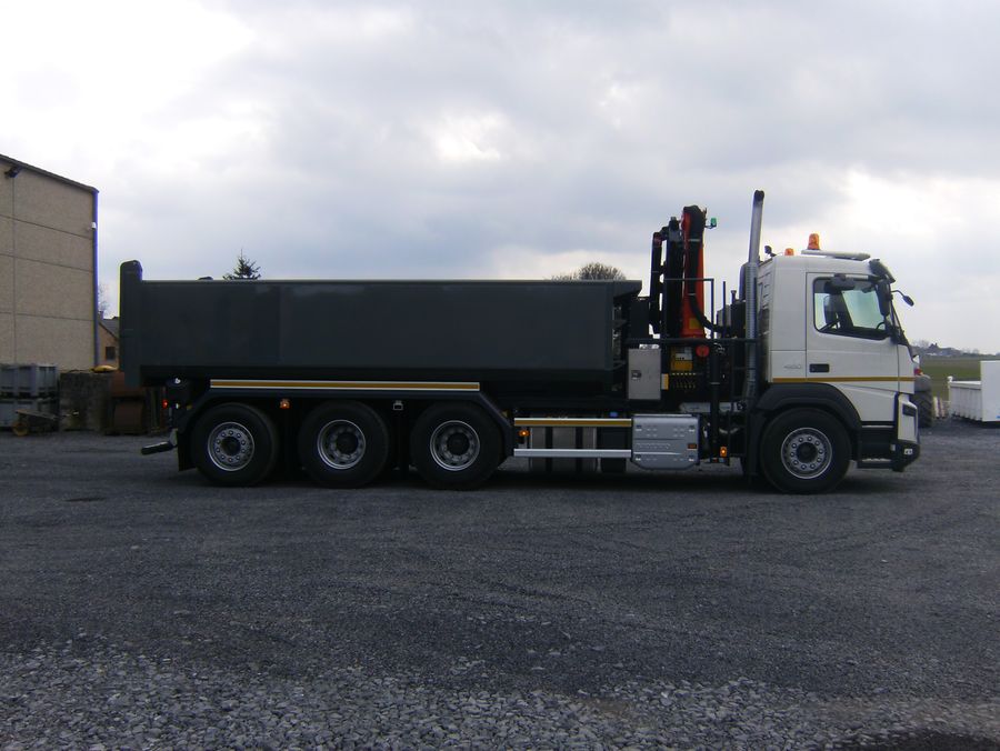 Plateau et benne sur camion — Ateliers G. Desmet