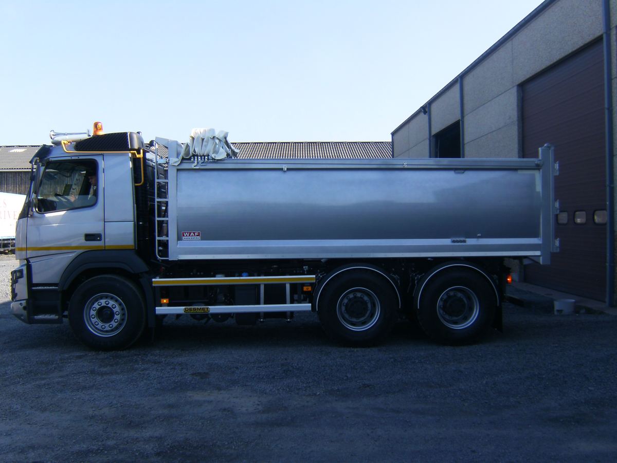Camion benne — carrosserie sur mesure