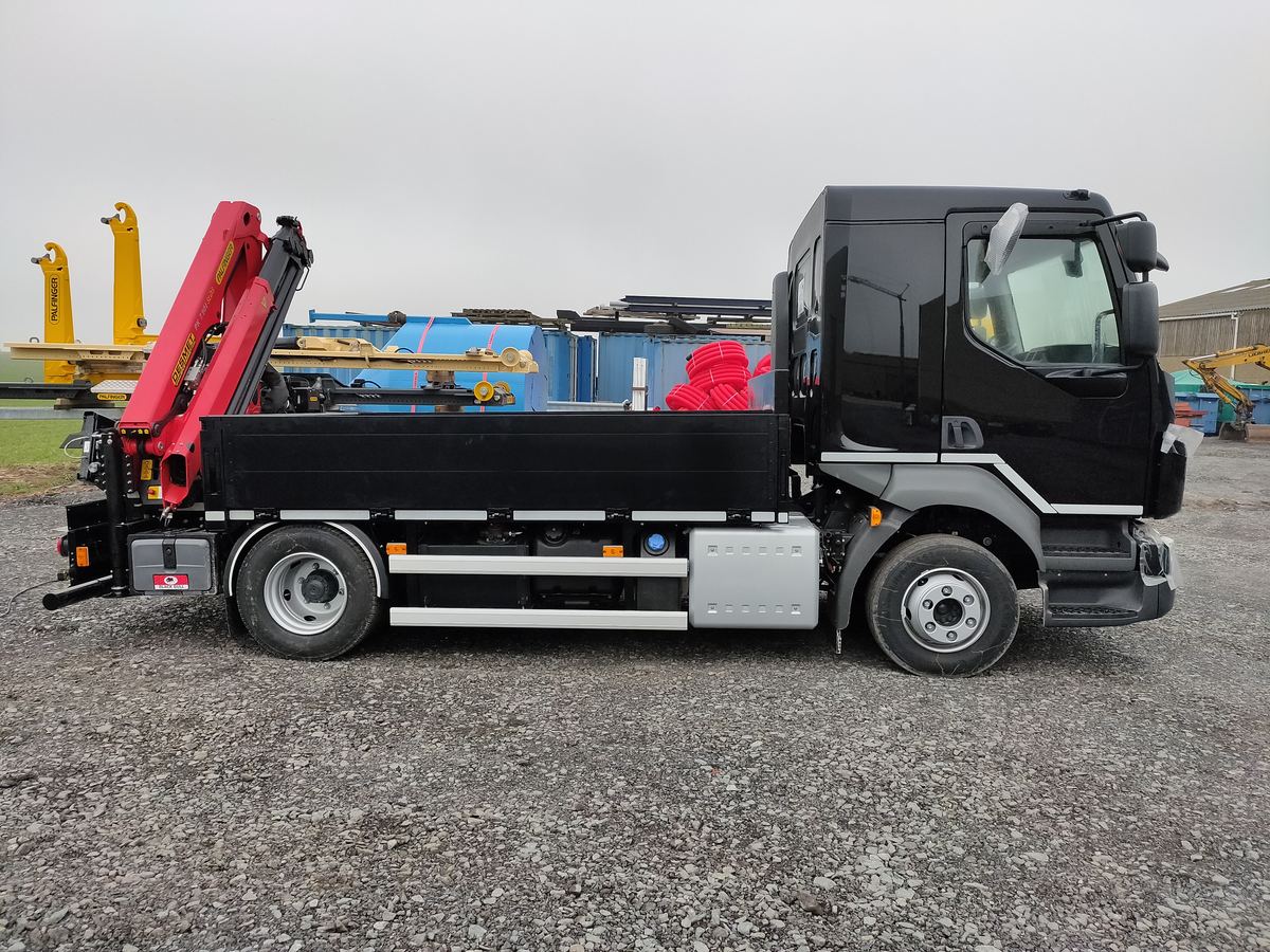 Grue Palfinger PK7501 SLD5 sur plateau — livraison client