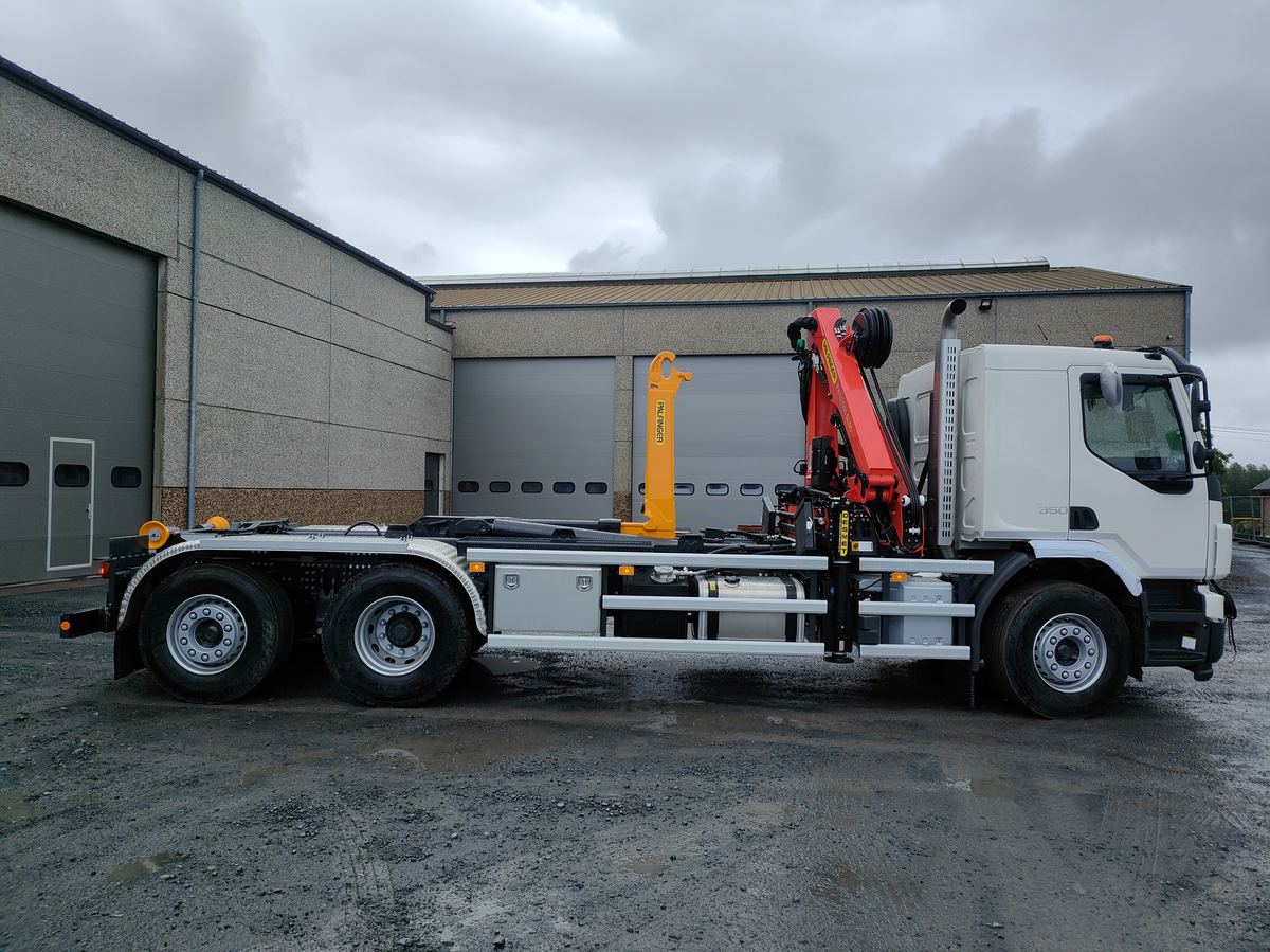 Porte-conteneur Palift PHT18 + grue Palfinger PK12501 SLD5 sur Volvo